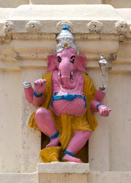 Pink Lord Ganesha in Lal Bagh, India's Bangalore. — Stock Photo, Image