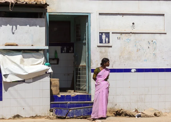 Erkekler Bangalore için umumi tuvalet. — Stok fotoğraf