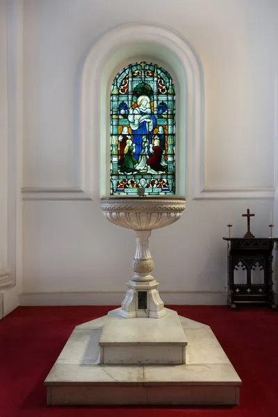 Fuente bautismal en la Catedral de San Marcos en Bangalore . — Foto de Stock