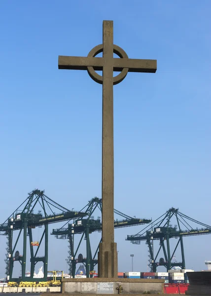 Je fischermen kříž v přístavu zeebrugge-seabruges. — Stock fotografie