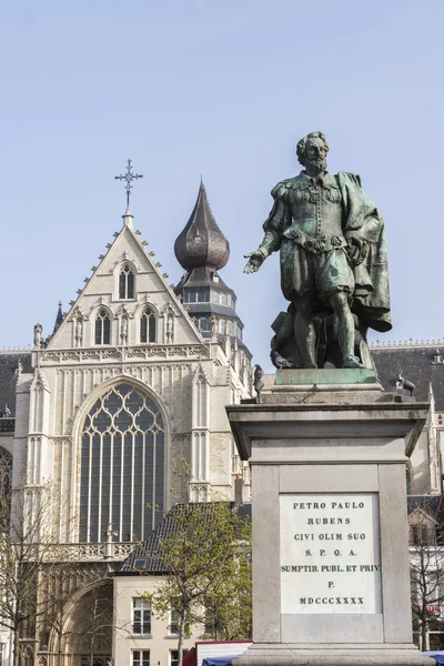 Statue von peter paul rubens in antwerpen. — Stockfoto