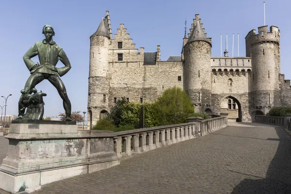 Lange wapper staty och Antwerpen slottet aka steen (sten). — Stockfoto