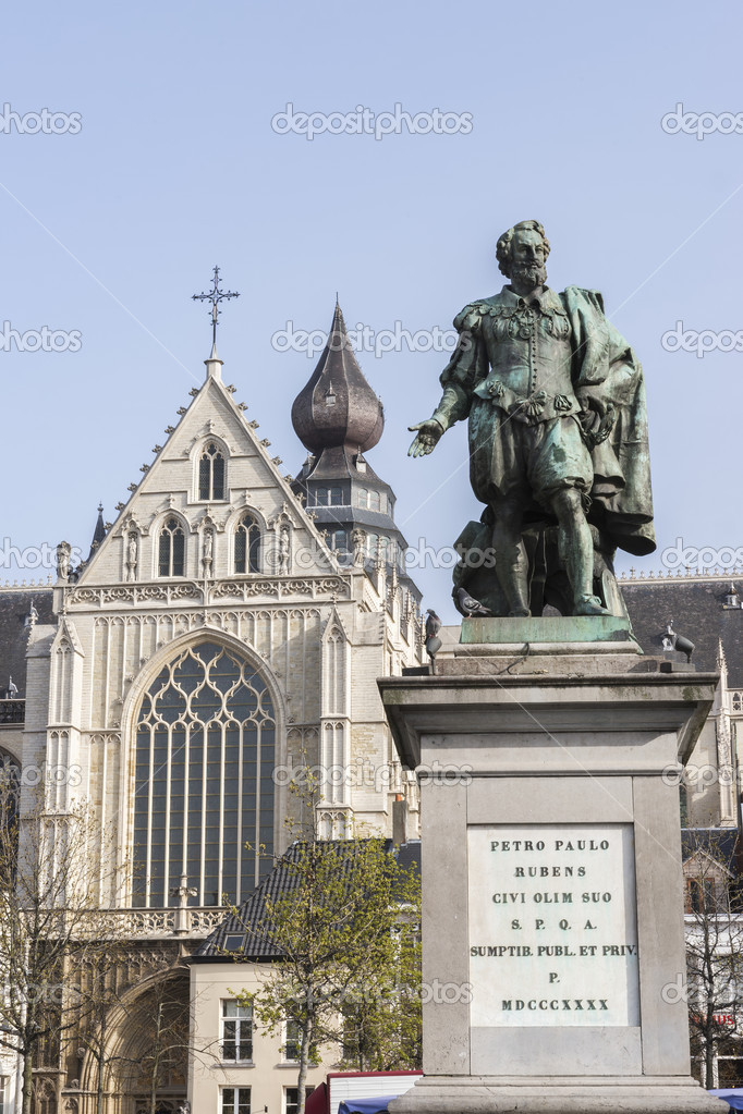 Statue of Peter Paul Rubens in Antwerp. — Stock Photo © Klodien 44461117