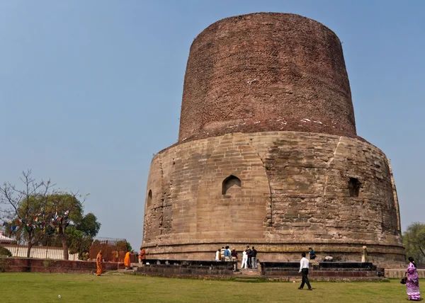Dhamekh stupa Budizm tarihi bir site var. — Stok fotoğraf