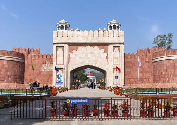 Puerta de entrada al Nana Rao Peshwa Smarak Park . — Foto de Stock