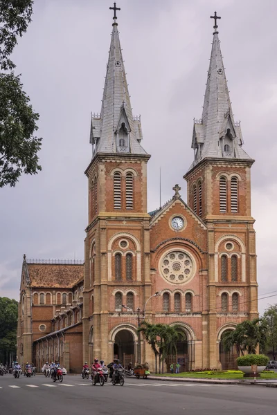 Katolska katedralen Notre Dame i Saigon. — Stockfoto