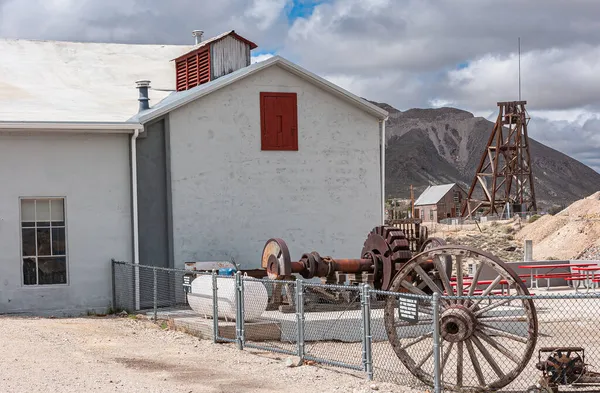 Tonopah Nevada Usa Maj 2011 Historisk Gruvpark Brun Rostig Tungmetall — Stockfoto
