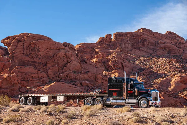 Overton Nevada Usa Grudnia 2010 Dolina Ognia Zbliżenie Przyczepy Płaskim — Zdjęcie stockowe