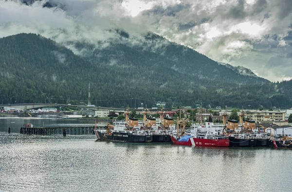 Juneau Alaska Usa July 2011 Σκάφη Της Κόκκινης Και Μαύρης — Φωτογραφία Αρχείου