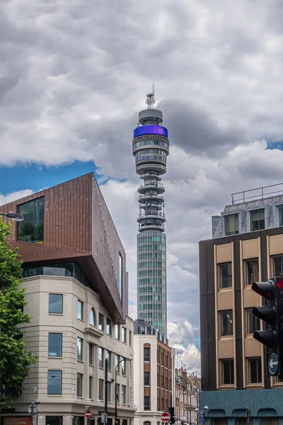 London Great Britain July 2022 Communications Tower Thick Gray Cloudscape — Stock Fotó