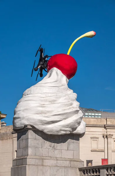 London July 2022 Trafalgar Square Closeup Whipped Cream Red Cherry — 图库照片