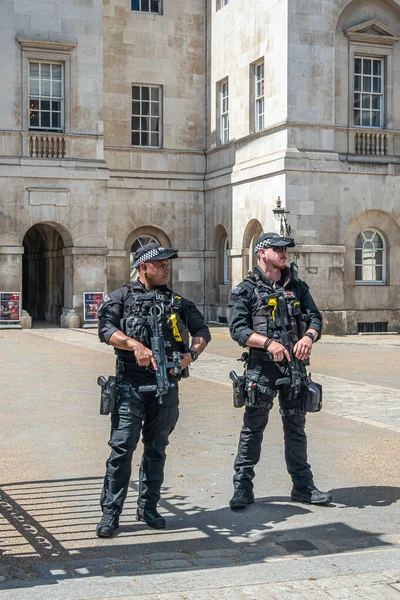 London July 2022 Whitehall A3212 Closeup Double Armed Guards Front — Foto de Stock