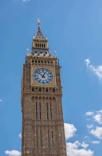 London July 2022 Big Ben Tower Top Half Blue Cloudscape — Fotografia de Stock