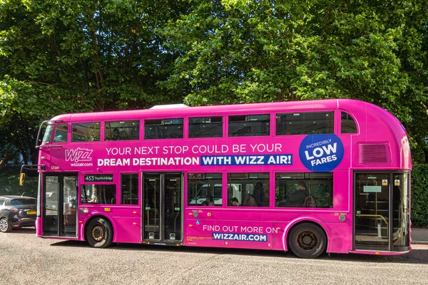 London July 2022 Pink Double Decker Public Bus Side Wizz — Fotografia de Stock
