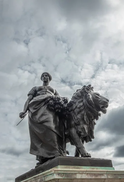 London England July 2022 Victoria Memorial Closeup Black Bronze Agriculture — Foto Stock