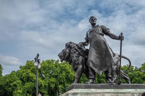 London England July 2022 Victoria Memorial Closeup Manufacture Statue Featuring — Stockfoto