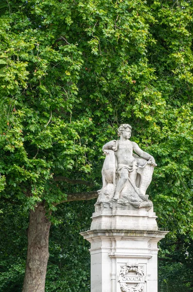London England July 2022 Victoria Memorial Boy Statue Pillar Canada — 图库照片