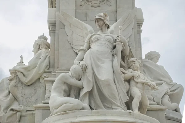London England July 2022 Victoria Memorial Closeup White Marble Justice — Stock Photo, Image