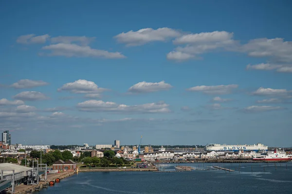 Southampton Inglaterra Reino Unido Julho 2022 Harbor Scenery Barco Balsa — Fotografia de Stock
