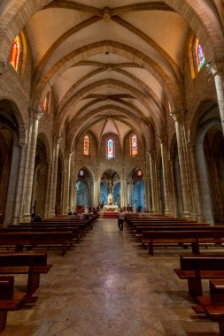 Valencia, İspanya - 05 05 05 2022: Valencia, İspanya 'da Santa Caterina Kilisesi güneşli bir bahar gününde.