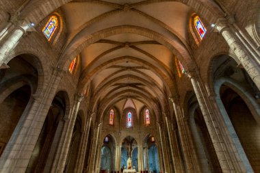 Valencia, İspanya - 05 05 05 2022: Valencia, İspanya 'da Santa Caterina Kilisesi güneşli bir bahar gününde.