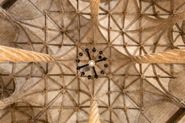 Valencia, İspanya - 05 05 05 2022: Valencia, İspanya 'da güneşli bir bahar gününde Lonja de la Seda İpek Borsası.