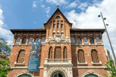 Valencia, İspanya - 05 05 05 2022: Güneşli bir bahar gününde İspanya 'nın Valencia Merkez Pazarı.