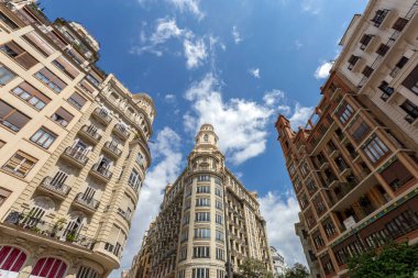 Valencia, İspanya - 05 05 05 2022: Plaza del Ayuntamiento City aquare, Valencia, İspanya güneşli bir bahar gününde.