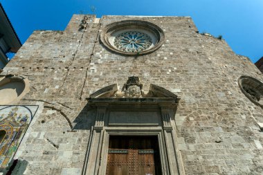 Valencia, İspanya - 05 05 05 2022: Valencia, İspanya 'da Santa Caterina Kilisesi güneşli bir bahar gününde.