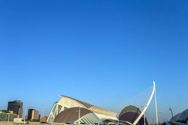 2022年5月5日 西班牙瓦伦西亚 阳光灿烂的春天 西班牙瓦伦西亚艺术和科学城的血族建筑和科学博物馆 — 图库照片