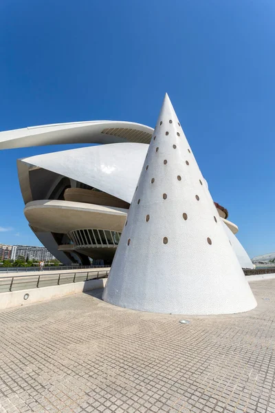 Valencia, İspanya - 05 06 2022: Valencia Sanat ve Bilim Şehri 'nde Sanat Sarayı (Palau de les Arts Reina Sofia).