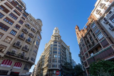 Valencia, İspanya - 05 06 2022: Plaza del Ayuntamiento City aquare, Valencia, İspanya güneşli bir bahar gününde.