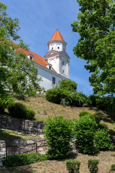 Μπρατισλάβα Σλοβακία 2022 Κάστρο Μπρατισλάβα Ηλιόλουστη Ανοιξιάτικη Μέρα — Φωτογραφία Αρχείου