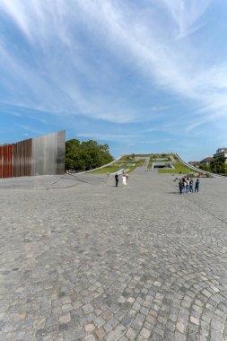 Budapeşte, Macaristan - 05: 24 2022: Budapeşte Etnoğrafya Müzesi 'nin çatı bahçesi.