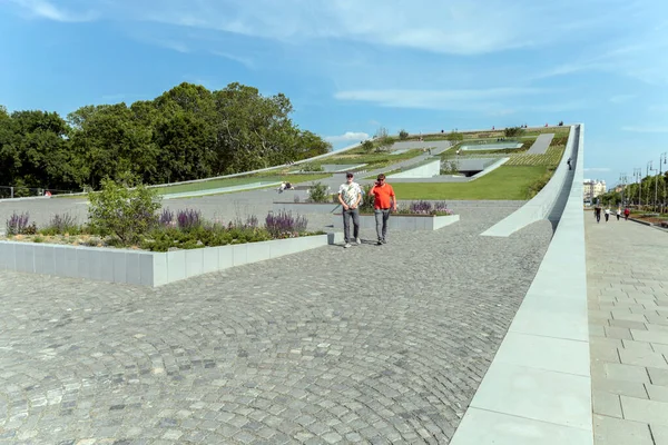 Budapeşte, Macaristan - 05: 24 2022: Budapeşte Etnoğrafya Müzesi 'nin çatı bahçesi.