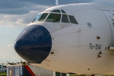 Budapeşte, Macaristan - 09 02 02 2021: Tupolev Tu-154B Budapeşte 'de bir açık hava havacılık müzesi.