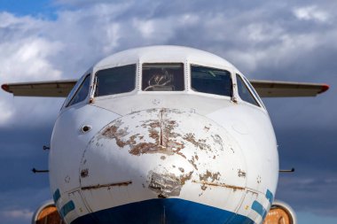 Budapeşte, Macaristan - 09 02 02 2021: Yakovlev Yak-40 Budapeşte 'de bir açık hava havacılık müzesi.