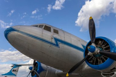 Budapeşte, Macaristan - 09 02 02 2021: Lisunov Li-2 Budapeşte 'de bir açık hava havacılık müzesinde.