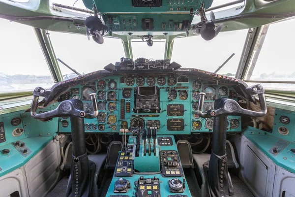 ดาเปสต งการ 2021 Cockpit Tupolev 154B Aeropark การบ นกลางแจ งในบ — ภาพถ่ายสต็อก