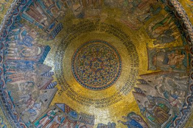 Venedik, İtalya - 06 09 2022: Venedik 'teki Aziz Mark Bazilikası' nın tavan mozaikleri