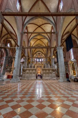 Venedik, İtalya - 06 09 2022: Venedik 'te Santa Maria Gloriosa dei Frari Kilisesi.