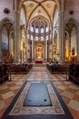 Venedik, İtalya - 06 09 2022: Venedik 'te Santa Maria Gloriosa dei Frari Kilisesi.