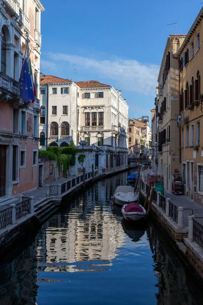 Venice Italy 2022 Narrow Canal Venice Summer Morning — Stock Photo, Image
