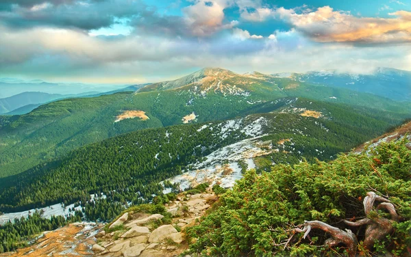 Ridge e o pico do Monte Goverla, Cárpatos, Ucrânia — Fotografia de Stock