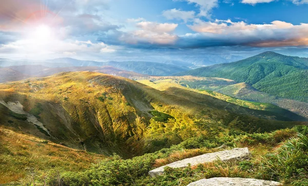 Beautiful sunset in the mountains — Stock Photo, Image