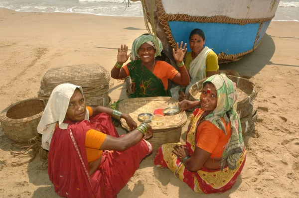 Fisherwomen women on the beach in the shade of the boat — Stock Photo, Image