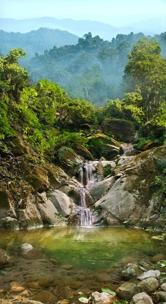 Waterfall on the mountain river — Stock Photo, Image