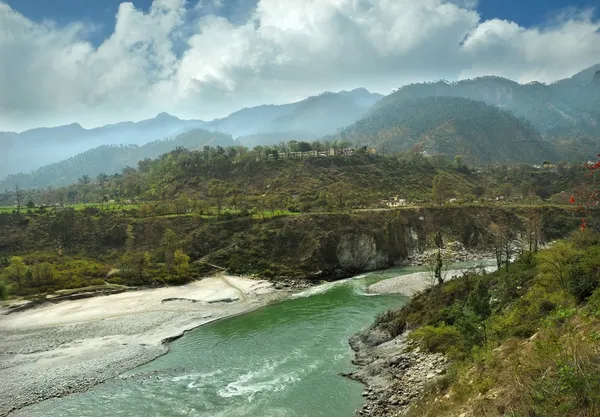 Montanha rio Alaknanda — Fotografia de Stock