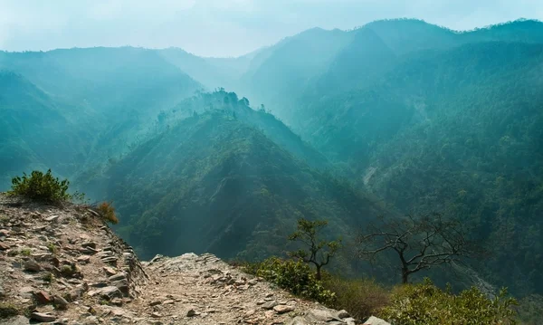 Cian azul cordillera en la neblina —  Fotos de Stock