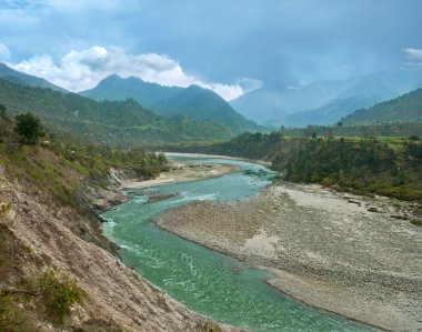 Himalaya dağ alaknanda Nehri